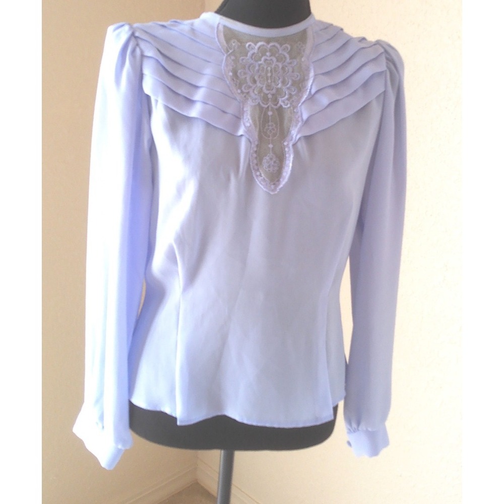 ONE SIXTY SIX WOMENS SIZE MED LIGHT BLUE BLOUSE BUTTONS UP THE BACK 	BN244